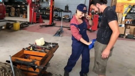 Mature mechanic lady prefers hot anal sex instead of paying for work.